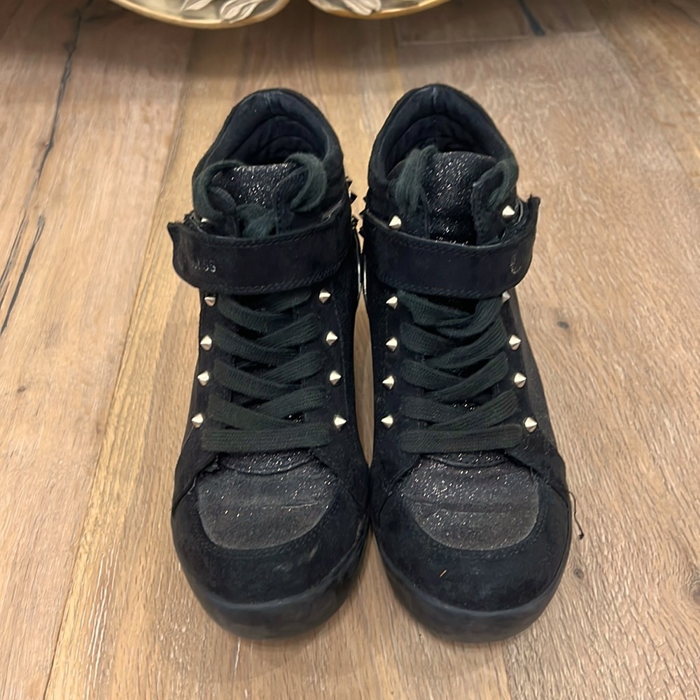 Black High heel tennis shoes with small metal spikes size 6.5